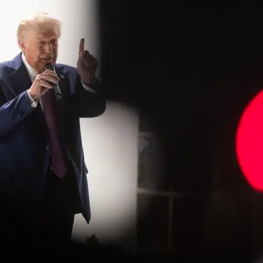 El presidente de Estados Unidos, Donald Trump, al intervenir este viernes, 5 de septiembre, durante una cena con miembros del Congreso, en los jardines de la Casa Blanca, en Washington DC (EE ,UU