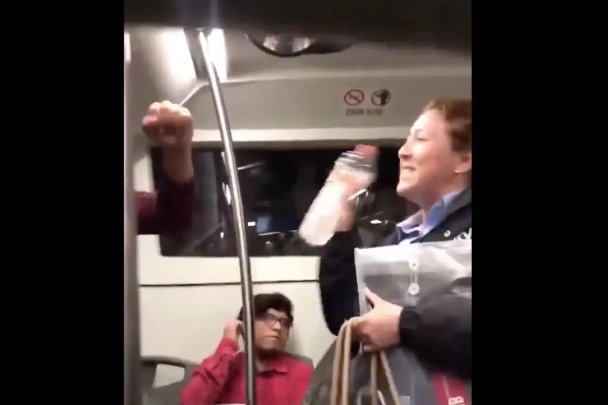 Agresión en el transporte público., Captura de pantalla video X.