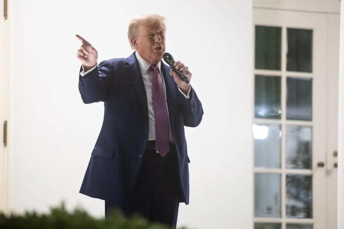El presdidente de Estados Unidos, Donald Trump, fue captado el pasado 5 de septiembre, durante una cena con miembros del Congreso, en los jardines de la Casa Blanca, en Washington DC (EE, UU