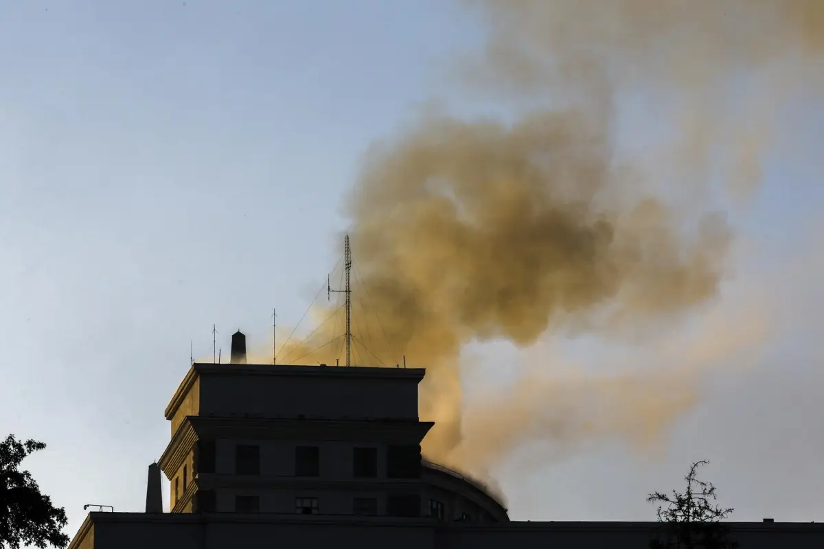 Kyiv (Ukraine), 07/09/2025, - Edificio alcanzado por un dron ruso en Kiev durante la peor ofensiva de Rusia con ese tipo de artefactos en Ucrania