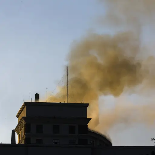 Kyiv (Ukraine), 07/09/2025 ,- Edificio alcanzado por un dron ruso en Kiev durante la peor ofensiva de Rusia con ese tipo de artefactos en Ucrania