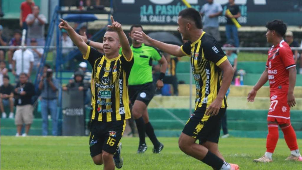 Celebración de Aurora ante Malacateco | Alex Meoño