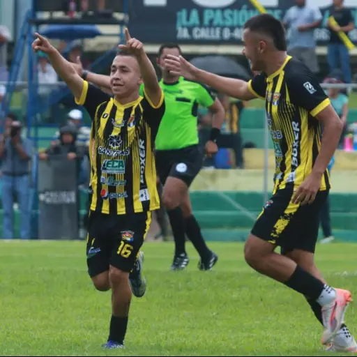 Celebración de Aurora ante Malacateco - Alex Meoño