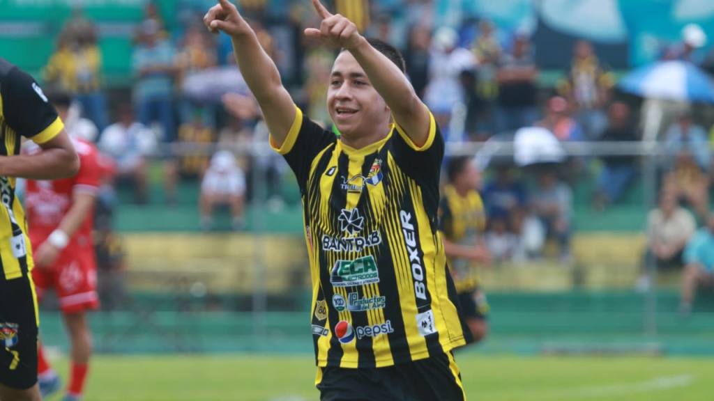 Celebración de Aurora ante Malacateco | Alex Meoño