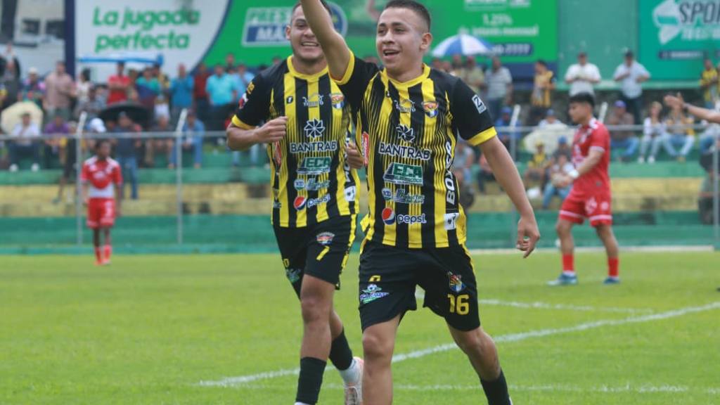 Celebración de Aurora ante Malacateco | Alex Meoño