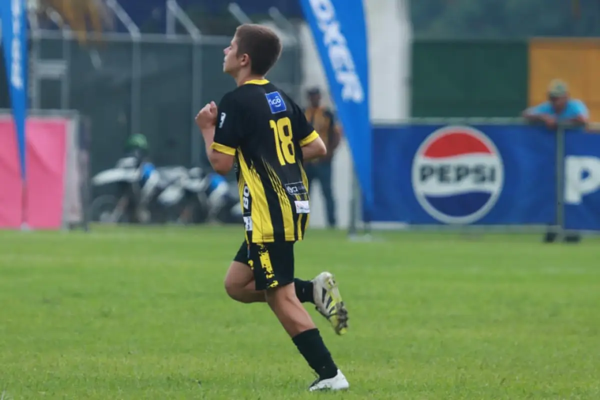 Nicolás Cordero, de 15 años, debutó en Liga Nacional con el Aurora 