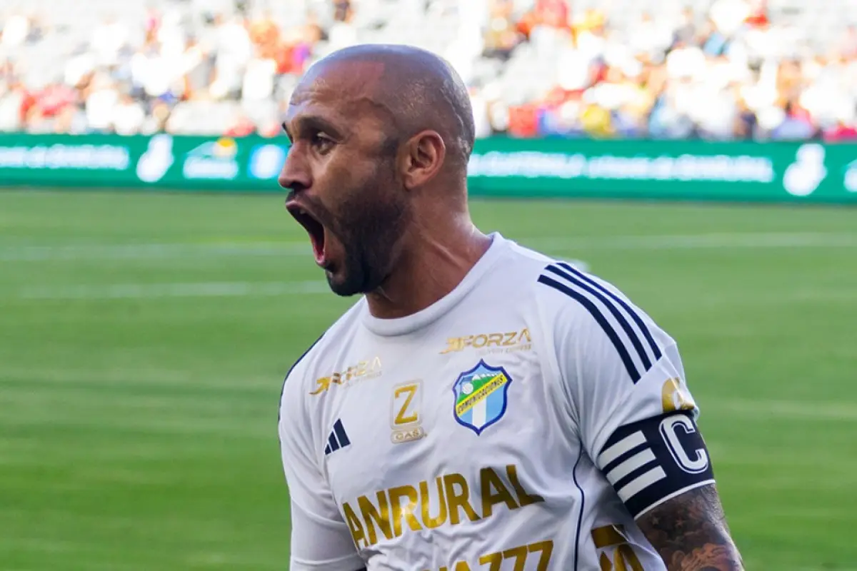 José Contreras fue la gran figura del clásico amistoso internacional jugado en Los Ángeles, California, Estados Unidos 