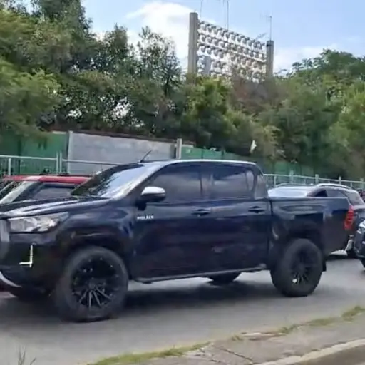 La carga vehicular aumentó en los alrededores del estadio.  ,Foto Alex Meoño