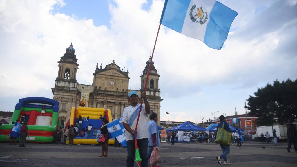 GuatemaltecosacudenalaplazaaobservareljuegodelaseleccionImage2025-09-04at5.18.06PM | 