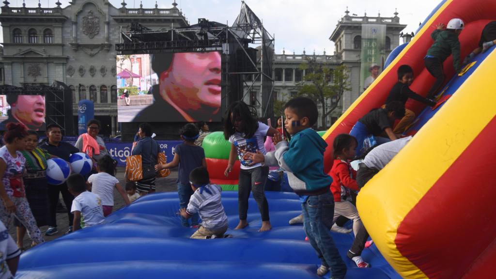 GuatemaltecosacudenalaplazaaobservareljuegodelaseleccionImage2025-09-04at5.18.08PM(1) | 