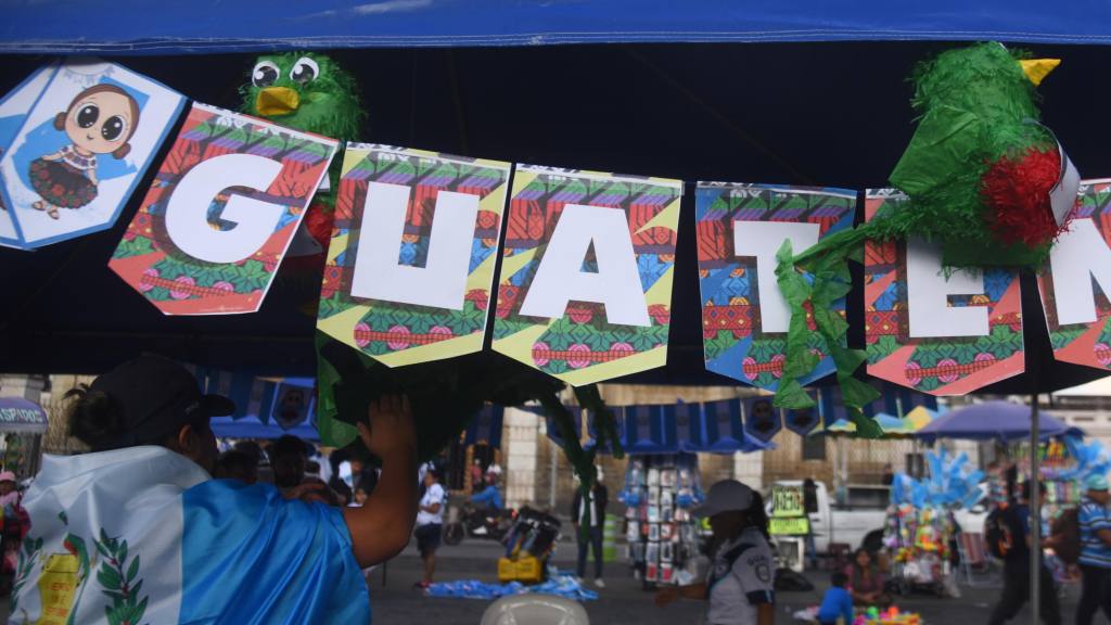 GuatemaltecosacudenalaplazaaobservareljuegodelaseleccionImage2025-09-04at5.18.08PM(3) | 