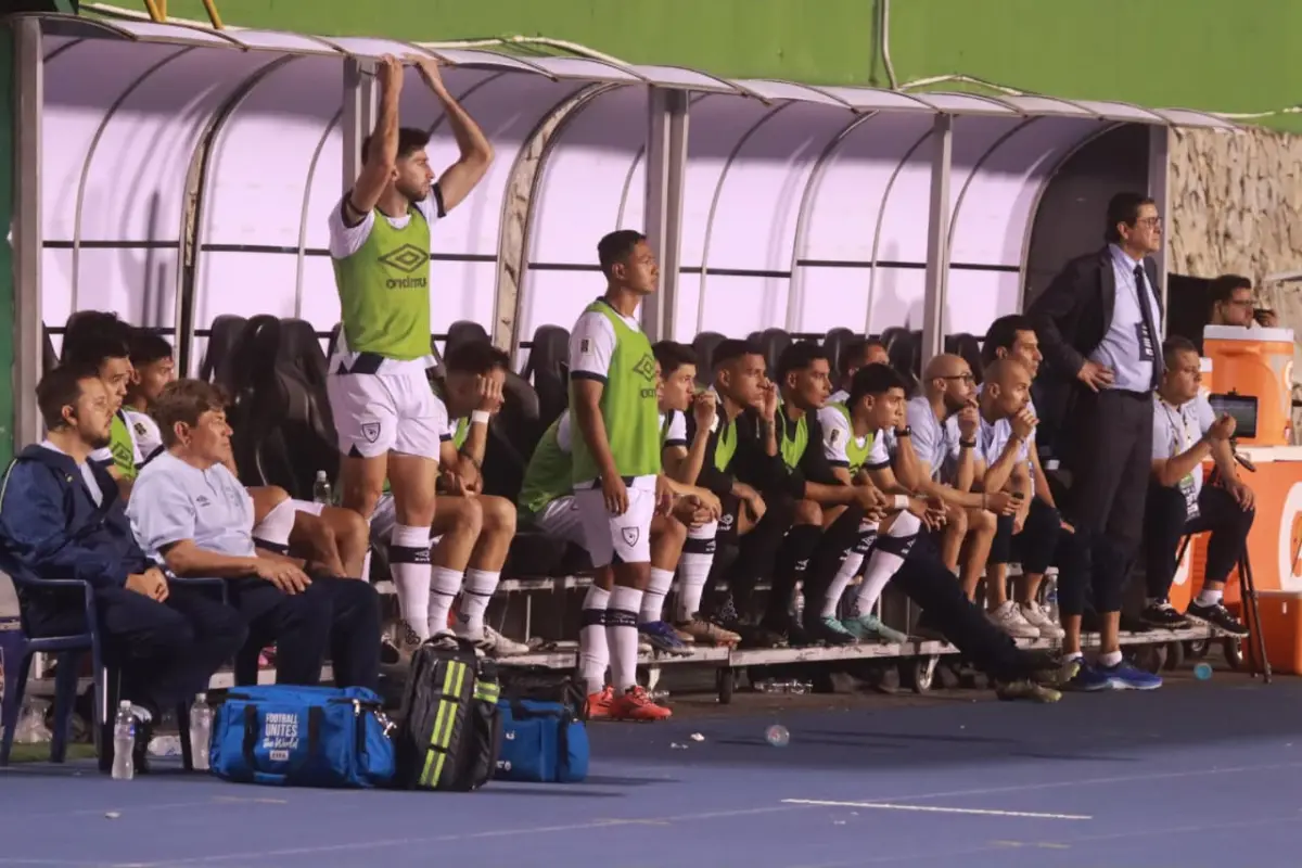 Caras de tristeza de la Selección de Guatemala - Alex Meoño