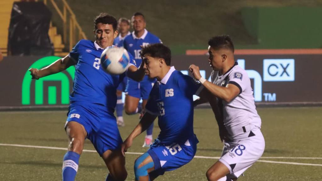 Partido entre Guatemala y El Salvador por las Eliminatorias Mundialistas | Alex Meoño