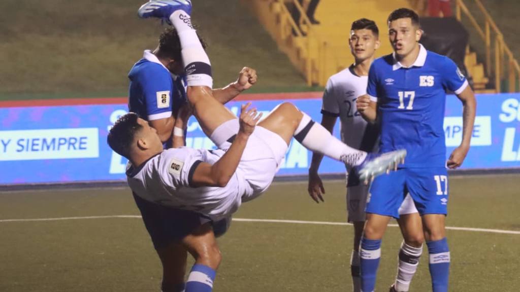 Partido entre Guatemala y El Salvador por las Eliminatorias Mundialistas | Alex Meoño