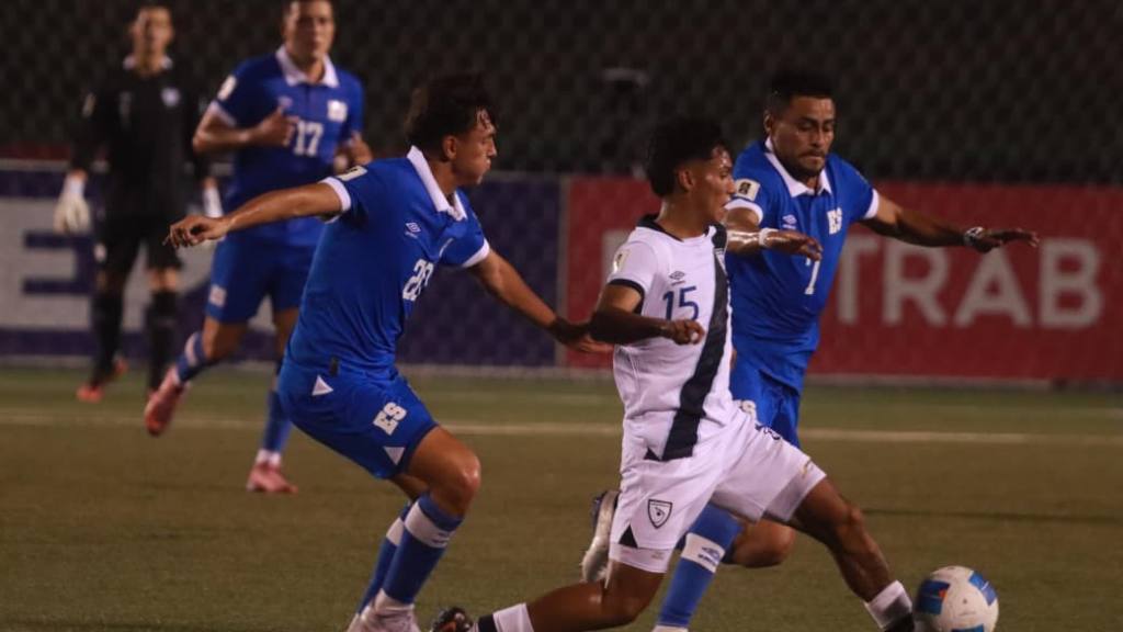 Partido entre Guatemala y El Salvador por las Eliminatorias Mundialistas | Alex Meoño