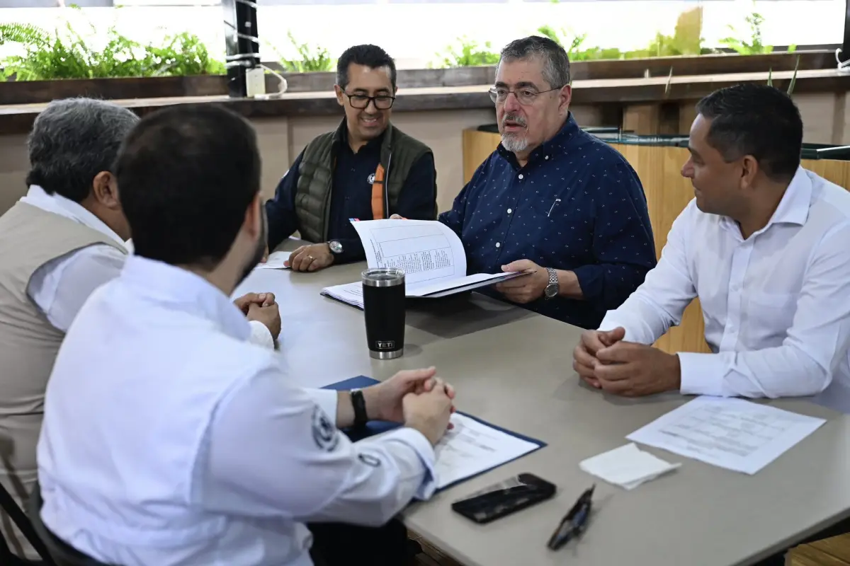 El presidente Bernardo Arévalo e integrantes de su gabinete se reúnen con autoridades en Santa Rosa., Gobierno de Guatemala
