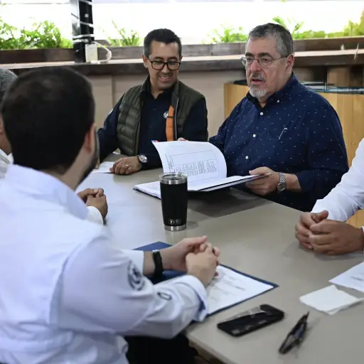 El presidente Bernardo Arévalo e integrantes de su gabinete se reúnen con autoridades en Santa Rosa. ,Gobierno de Guatemala