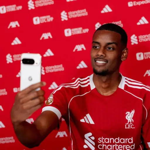 Alexander Isak se convierte en el fichaje más caro en la historia de la Premier League - Liverpool FC