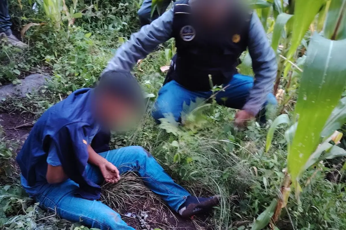 La víctima fue hallada en un área boscosa., PNC