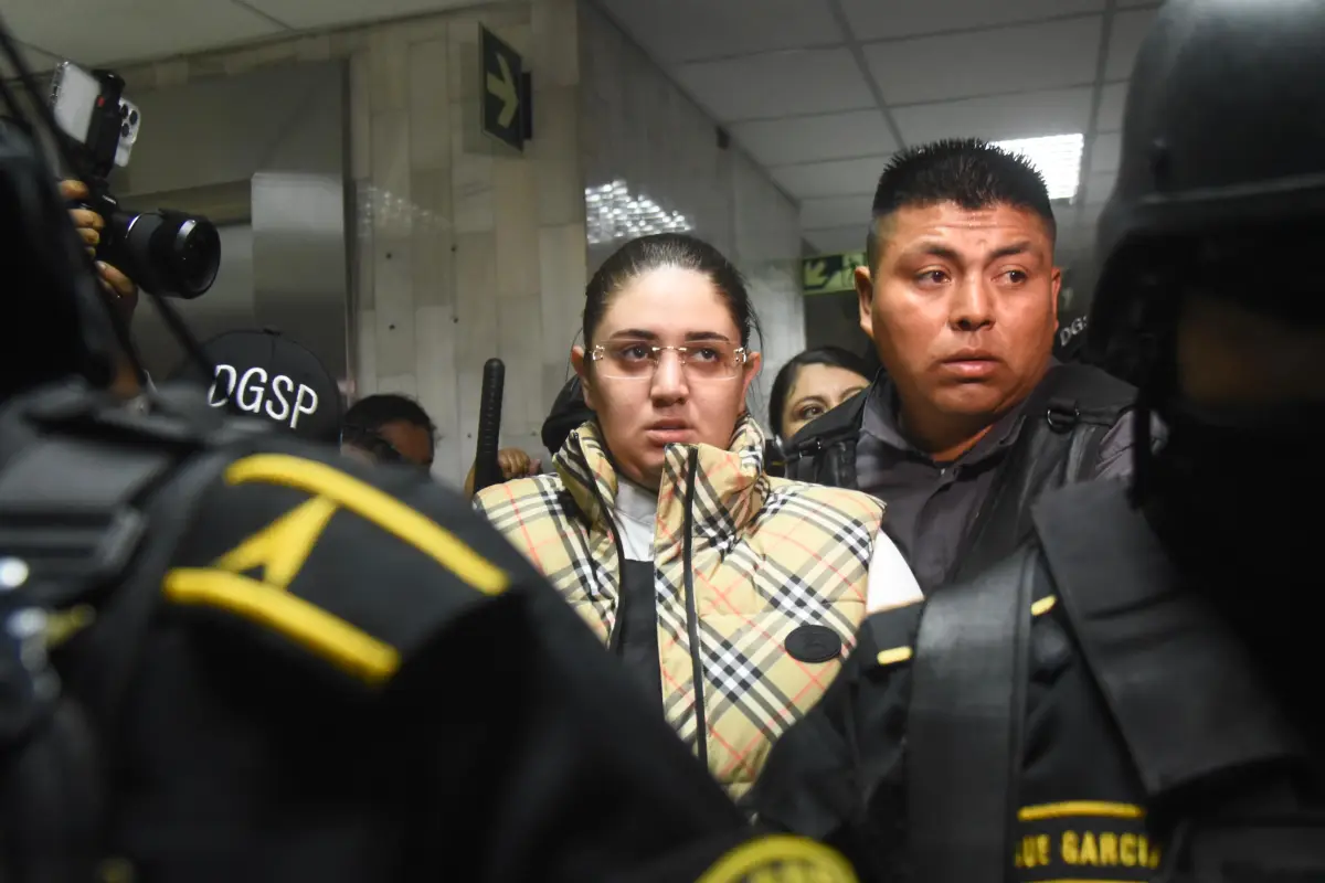 María Fernanda Bonilla, implicada en el crimen contra Melisa Palacios, a su ingreso a Tribunales., Omar Solís/Emisoras Unidas