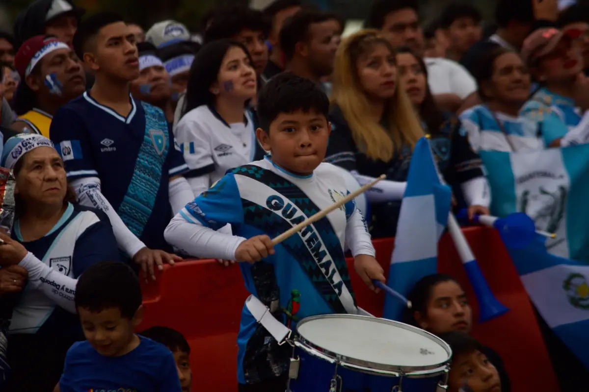 Selección Nacional de Guatemala recibe el apoyo de los aficionados chapines 