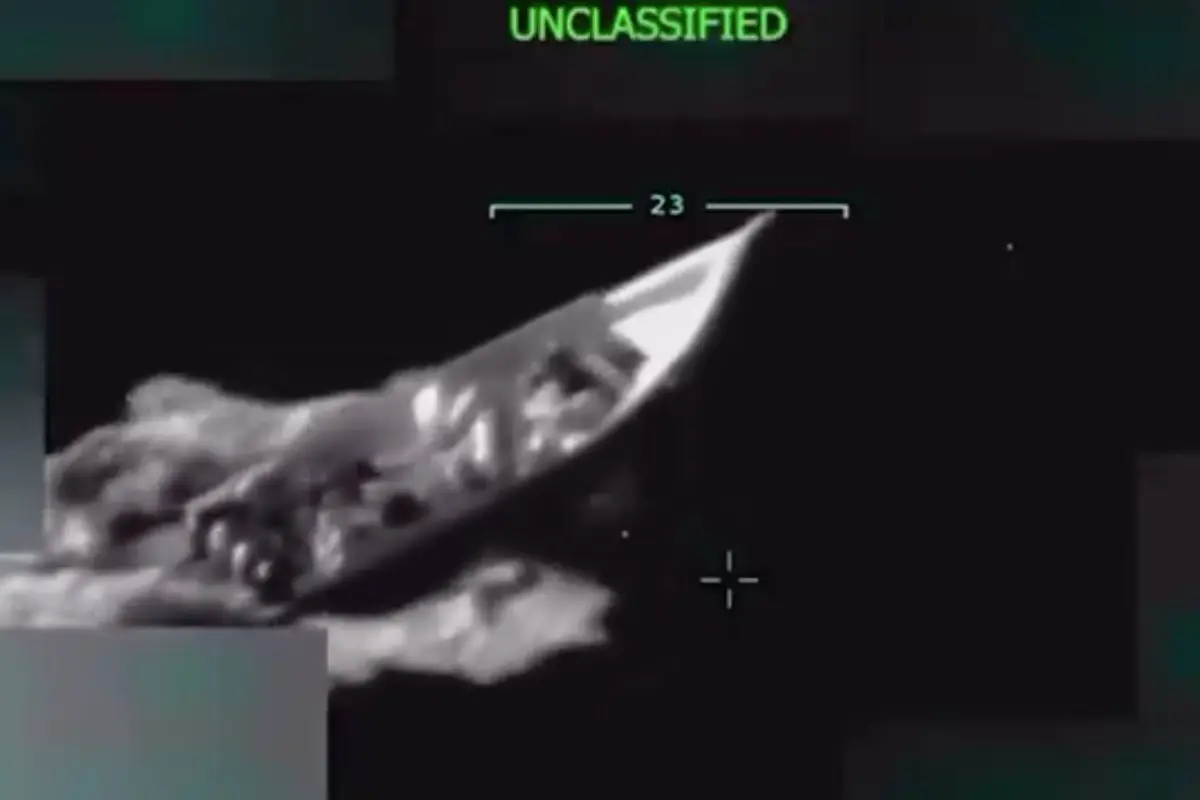 Trump divulgó un video donde se observa una embarcación siendo monitoreada segundos antes de ser eliminada con un misil., Captura de pantalla