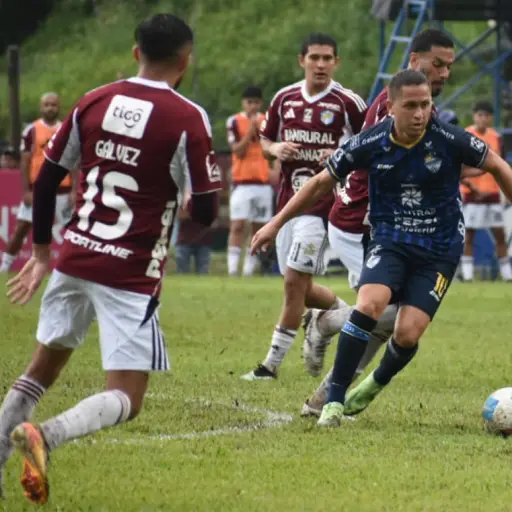 Partido entre Cobán Imperial y Comunicaciones FC - Carlos Cu Col