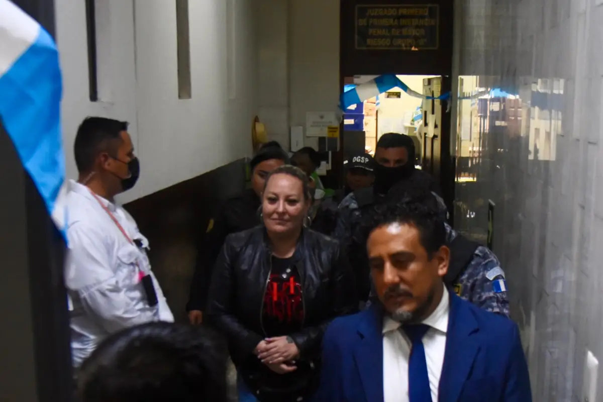 María Marta Castañeda Torres fue trasladada a la Torre de Tribunales para comparecer en audiencia por el caso en el que se le vincula con el ataque contra una fiscal., Omar Solís/Emisoras Unidas