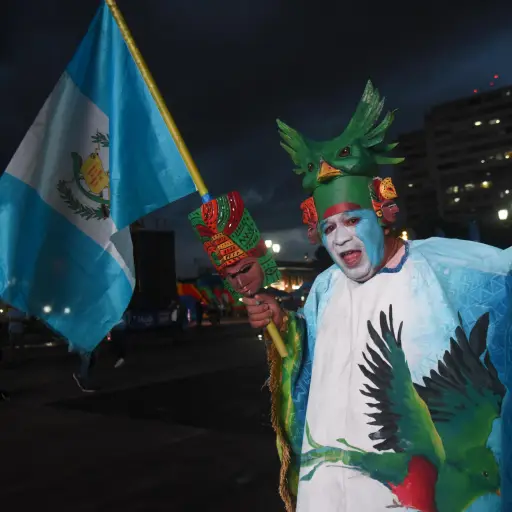 Aficionados se reunen nuevamente en la Plaza de la Constitución para observar el duelo entre Panamá y Guatemala.  ,Foto Omar Solís