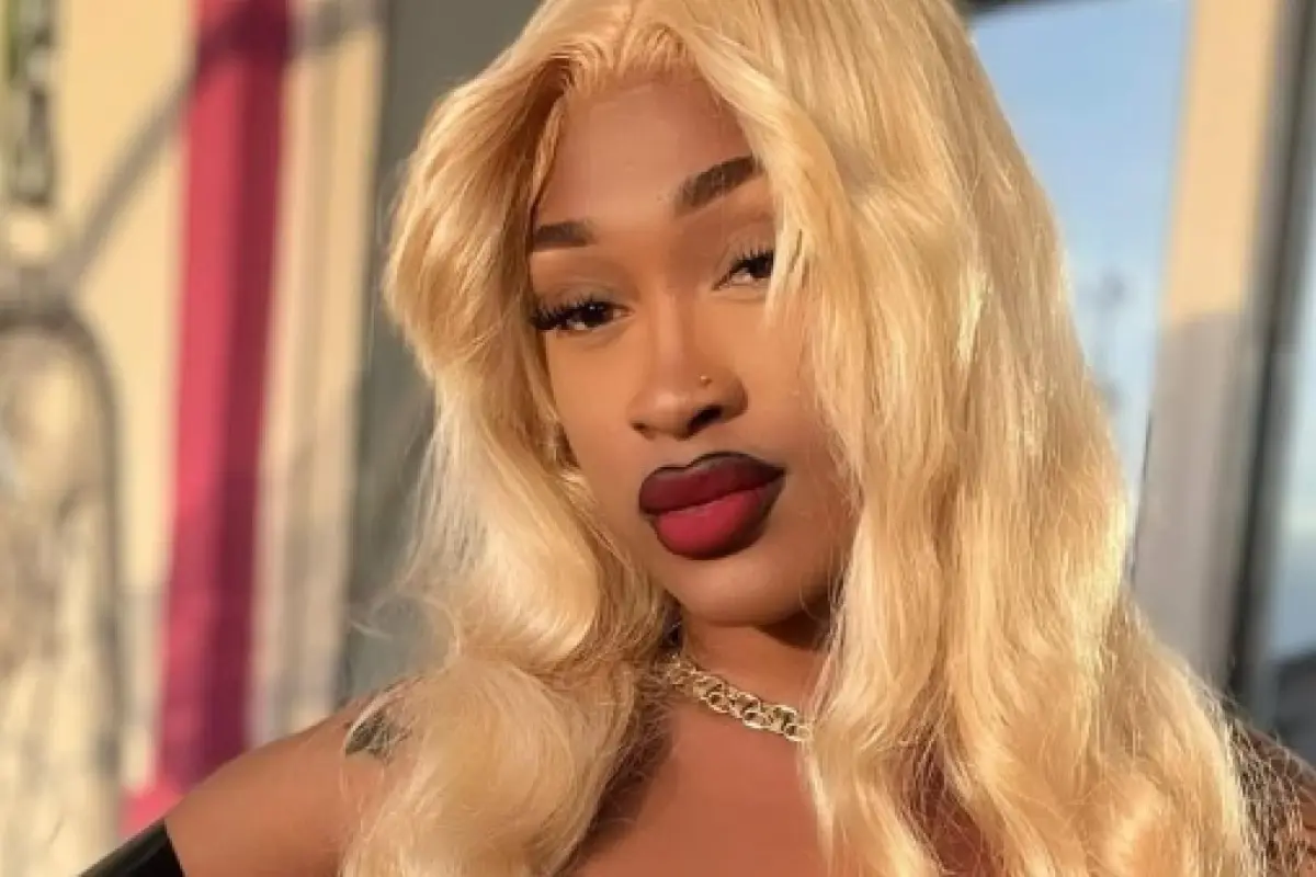 Lola Doll, Redes sociales