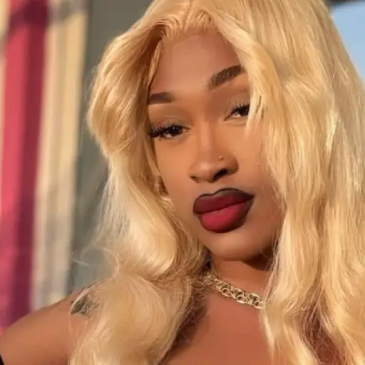 Lola Doll ,Redes sociales