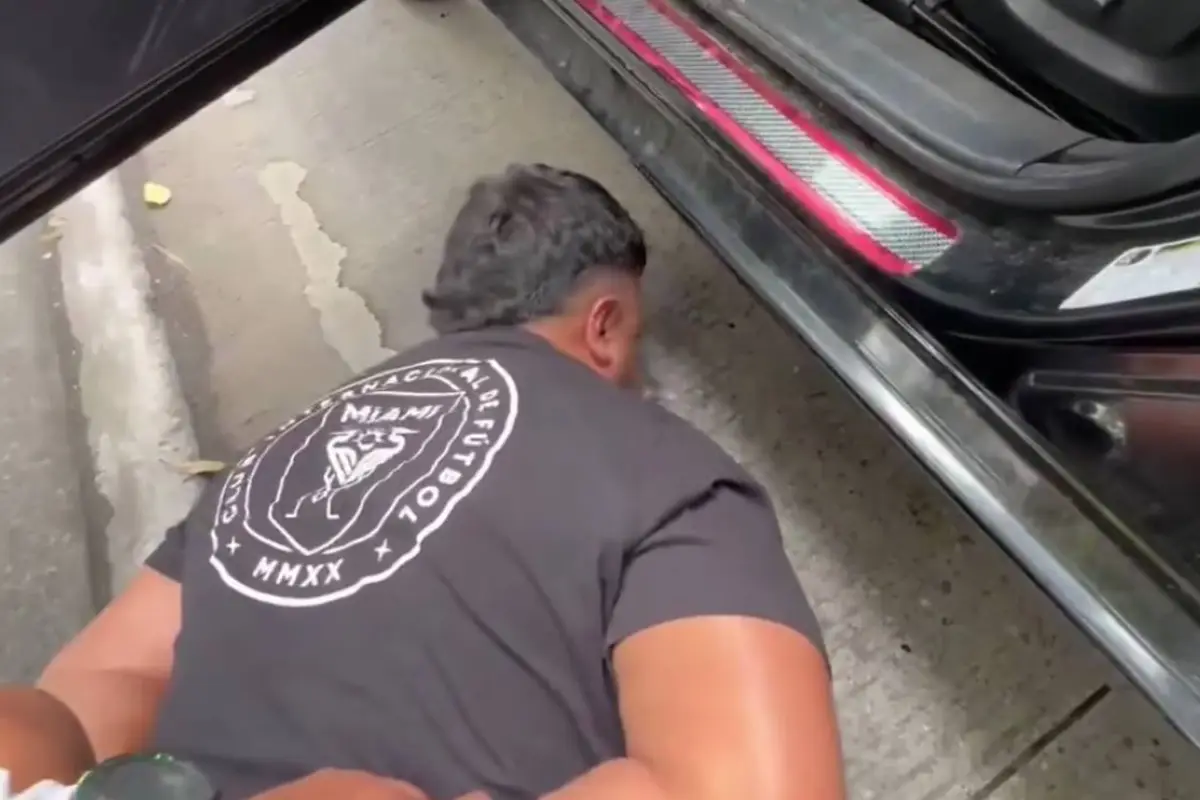 Presunto estafador detenido en zona 9., Captura de pantalla video Facebook.