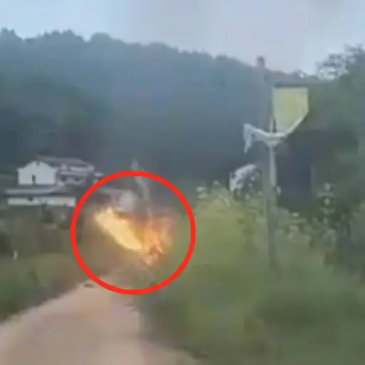 El helicóptero del influencer chino antes de perder el control y explotar.  ,Captura de pantalla video X.