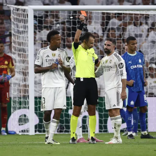 Dani Carvajal fue expulsado en el partido ante el Marsella - EFE
