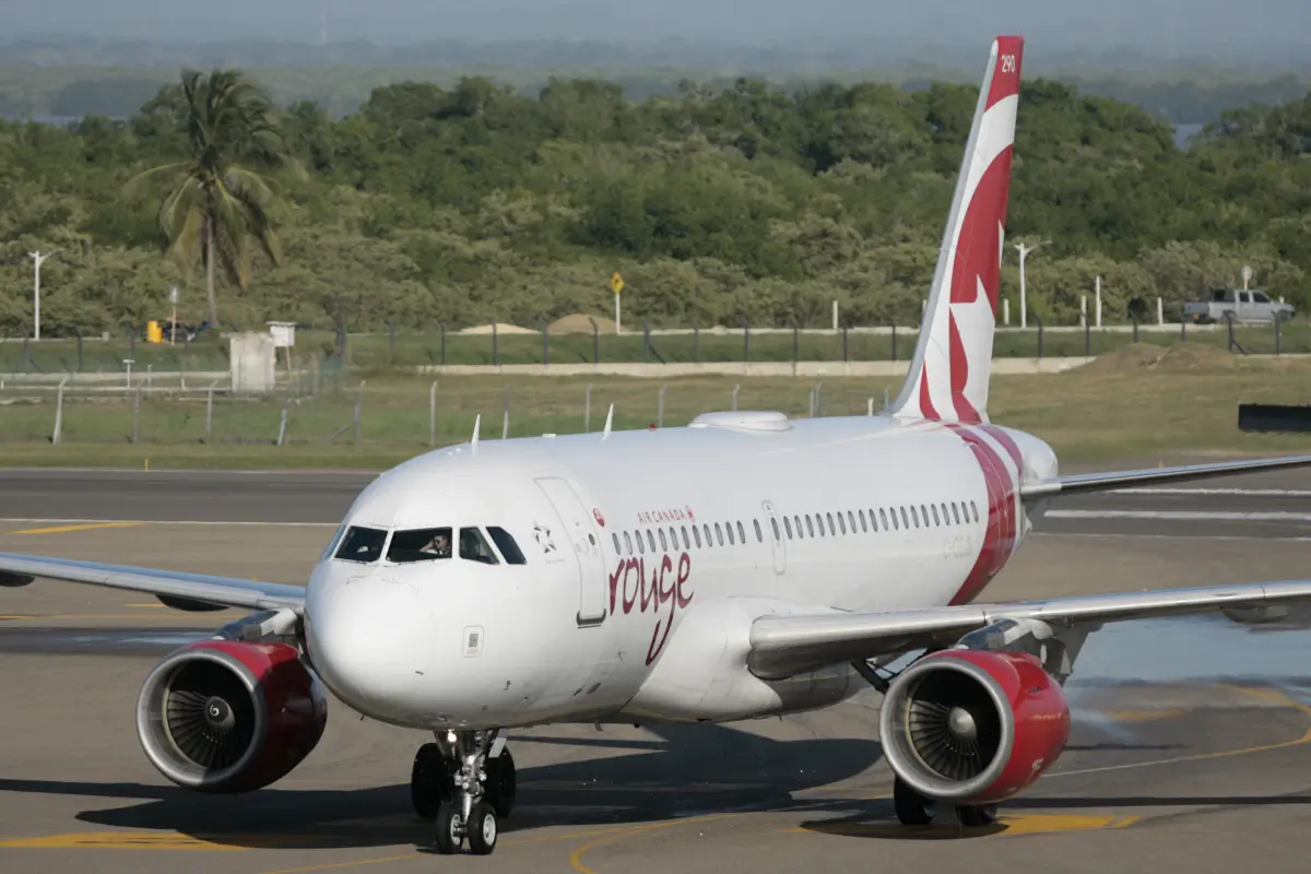 Fotografía de archivo de un avión de la aerolínea Air Canada, Foto EFE