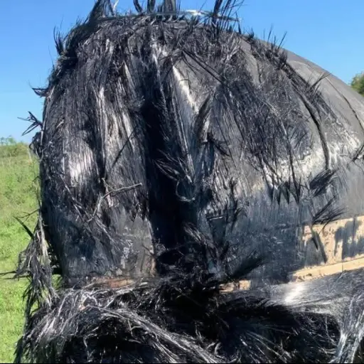 Pieza construida en fibra de carbono. ,Redes sociales.