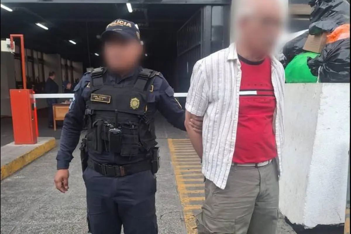 El sospechoso fue trasladado a la Torre de Tribunales para resolver su situación legal., PNC