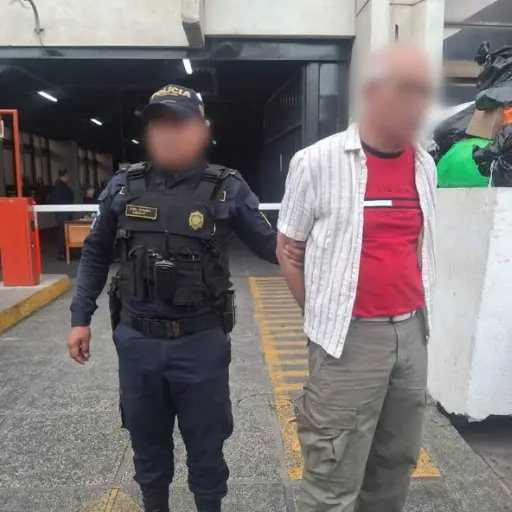 El sospechoso fue trasladado a la Torre de Tribunales para resolver su situación legal. ,PNC