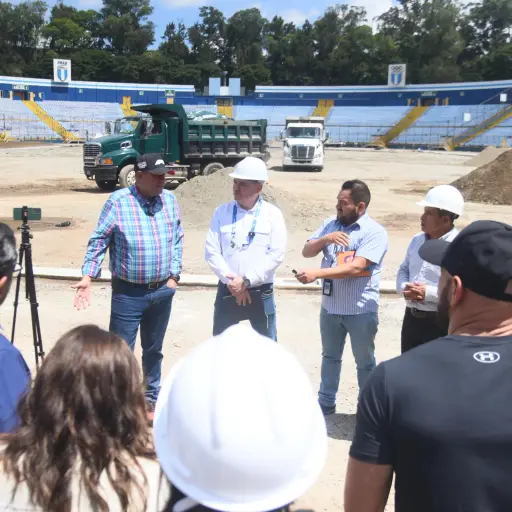 Diputado Orlando Blanco estuvo inspeccionando los trabajos en el estadio Nacional Doroteo Guamuch Flores 