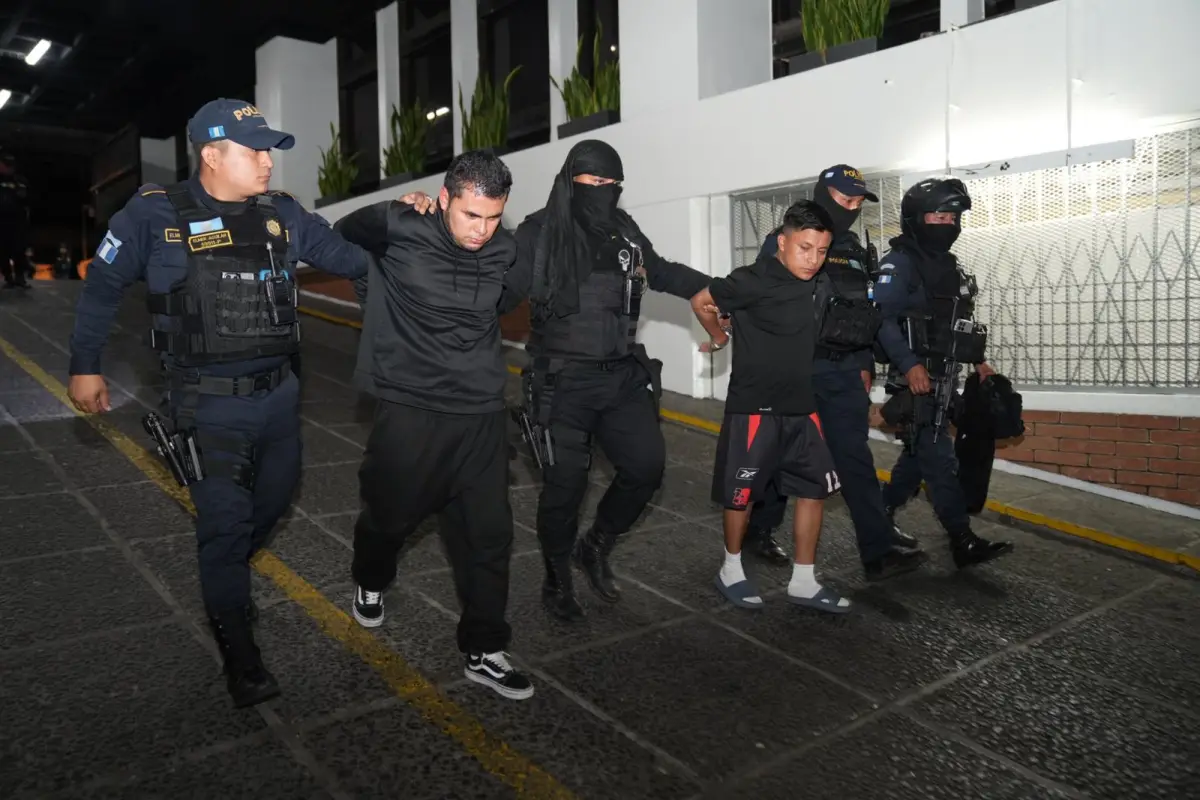 Dos pandilleros de la Mara Salvatrucha fueron detenidos en el barrio El Gallito., Foto PNC