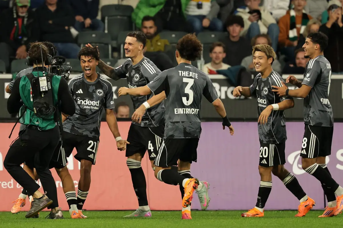 Mönchengladbach y Frankfurt firman uno de los partidos del año - EFE