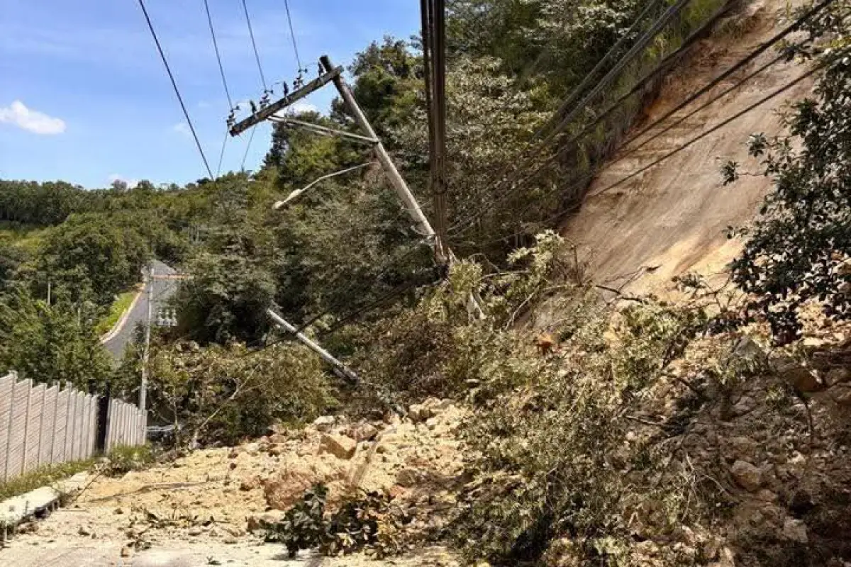 Un delizamiento afectó el tendido eléctrico en la zona 7 de Villa Nueva. , Foto EEGSA