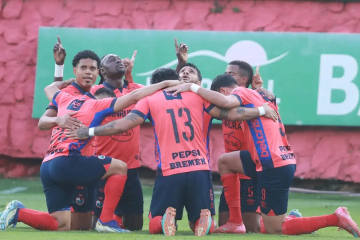 Celebración de Municipal ante Achuapa - Alex Meoño
