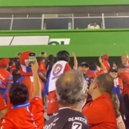 Afición de Quetzaltenango durante insultos a jugadores de Comunicaciones 