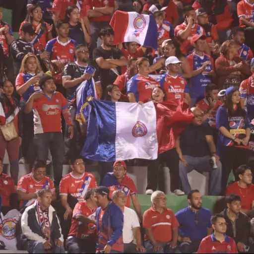 Afición de Xelajú en el estadio Cementos Progreso 