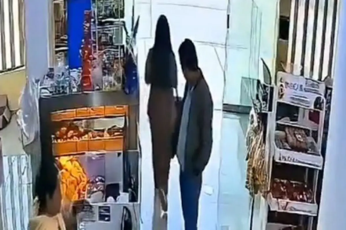 Funcionario público insultando de manera racista. , Captura de pantalla video X.