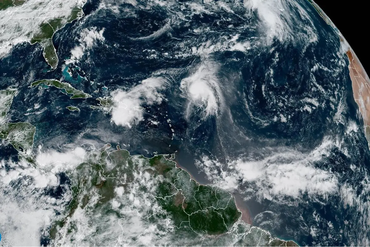 Tormenta Humberto se fortalece en el Atlántico, EFE