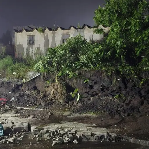  Colapso de muro perimetral de la iglesia católica, San Vicente Pacaya, Escuintla. ,Conred