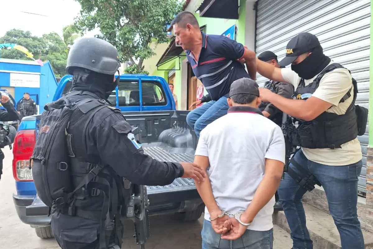 Alias "Teketeke" y otras dos personas más fueron detenidas durante un operativo en Jocotán., PNC