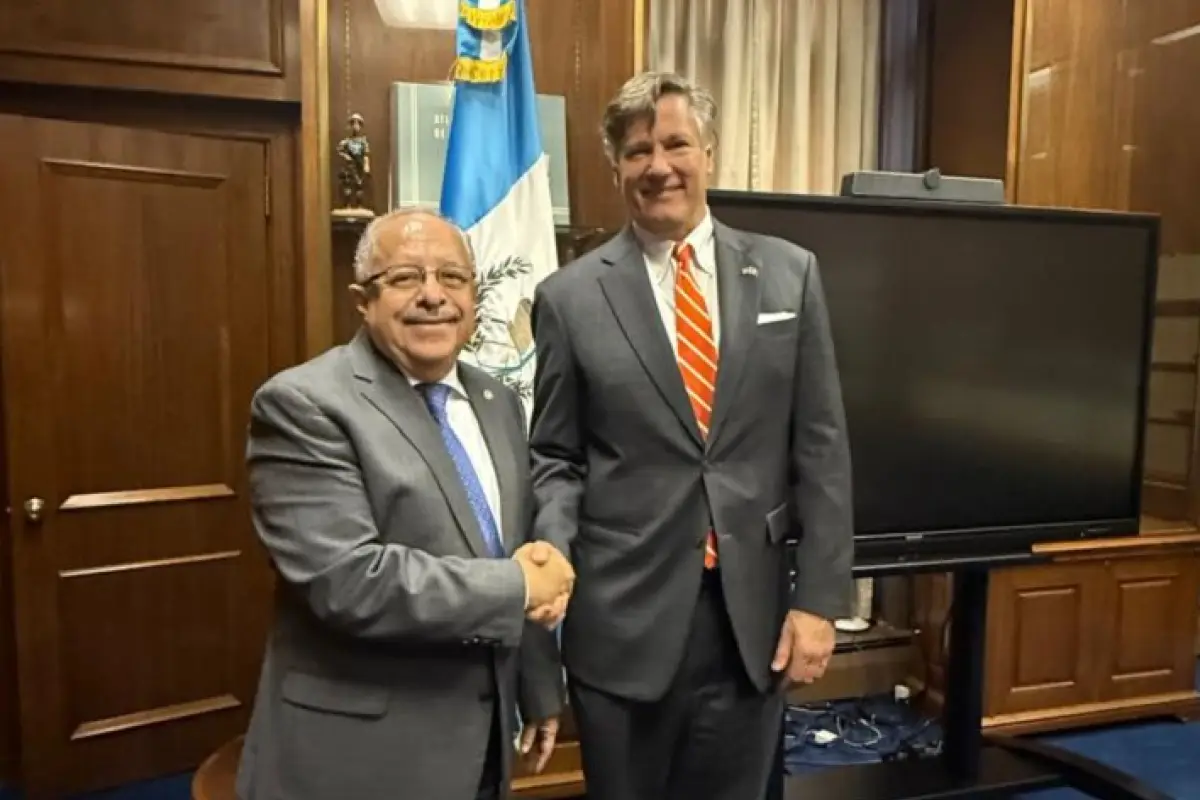 El canciller guatemalteco, Carlos Martínez, se reunió con el subsecretario ChrisLandau., Minex
